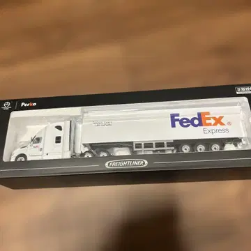 Perka Freightliner FedEx Express 1:64