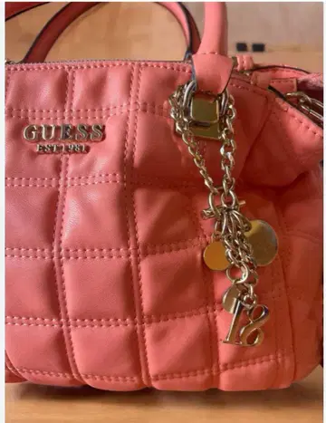 GUESS 핑크 퀼팅 핸드백
