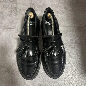 블랙 태슬 로퍼