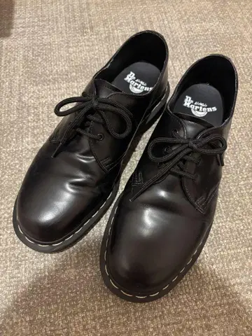 Dr. Martens 블랙 레이스업 슈즈