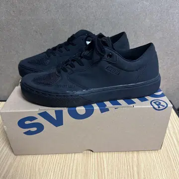 SVOLME 블랙 스니커즈