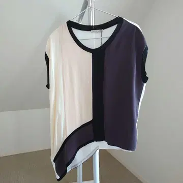 [새상품] [ZARA] 언밸런스 헴 상의 S