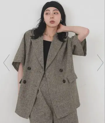 미사용 새상품 LIAN 더블 버튼 반팔 테일러드 자켓
