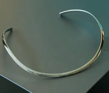 개럴개런트 넥 커프 실버