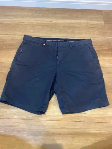 타미힐피거 메르세데스 벤츠 콜라보 하프 팬츠