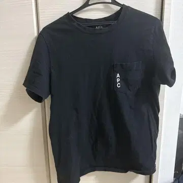 A.P.C. 블랙 티셔츠 S 사이즈 포켓 부착