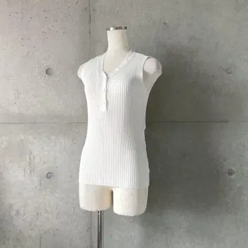 택 포함 새상품 썸머 니트 소재 버튼 V넥 리브 니트 티셔츠 화이트 S