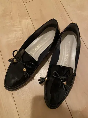 에나멜 태슬 로퍼