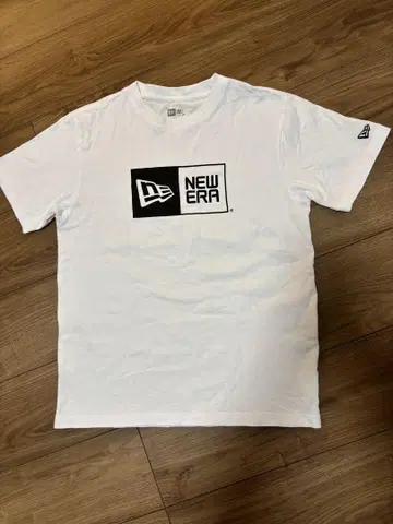 NEW ERA 화이트 티셔츠 S