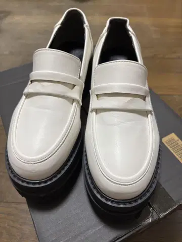 Flicka 여성용 통굽 로퍼 화이트 23.5cm