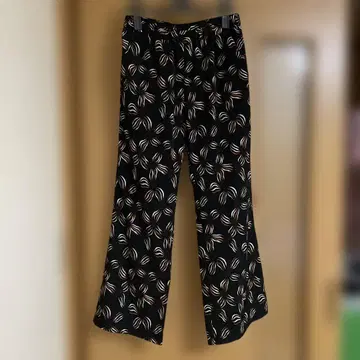 relume 플라워 프린트 플레어 팬츠