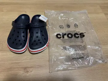 crocs 네이비 샌들