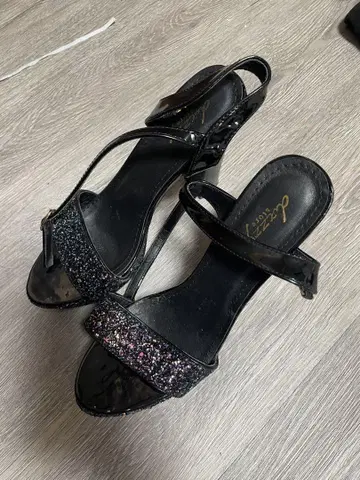 블랙 글리터 하이힐 샌들