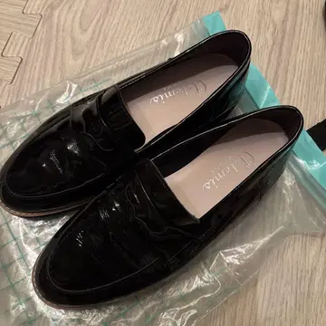 DIANA 블랙 로퍼