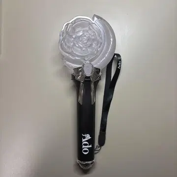 Ado 응원봉 모나리자의 옆모습