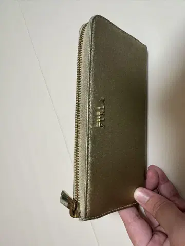 FURLA 골드 장지갑 지퍼형