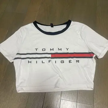TOMMY HILFIGER 크롭 티셔츠 화이트