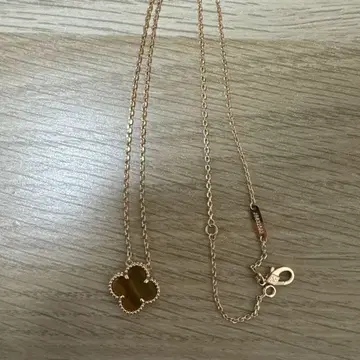 클로버 모양 목걸이