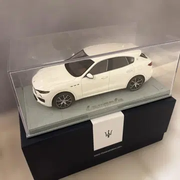 Maserati Levante 1/43 화이트 모델