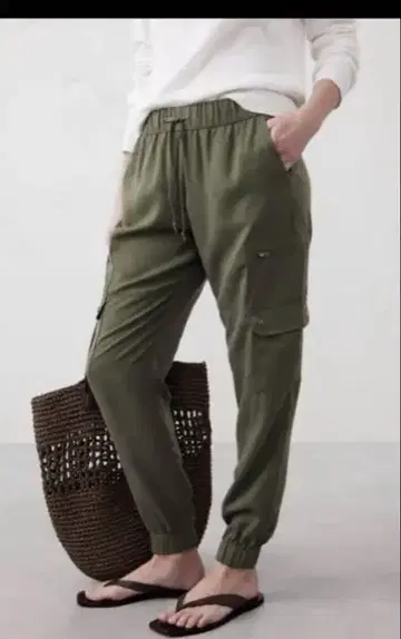 새상품급 바나나리퍼블릭 텐셀 카고 조거 팬츠 카키