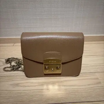 FURLA 베이지 메트로폴리스
