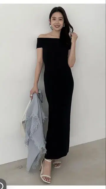아뉴앙스 문 넥 니트 원피스 블랙 s