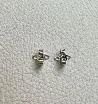 실버 크로스 디자인 귀걸이
