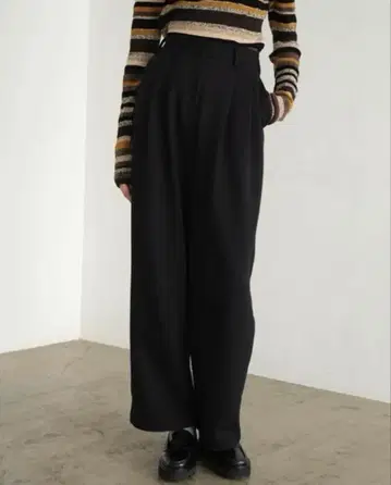 CLANE TWO TUCK SWEAT PANTS