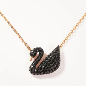 스와로브스키 Swan 펜던트 블랙