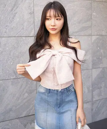 립서비스 트위드 리본 오프숄더 상의 핑크