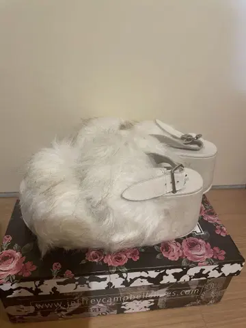 Jeffrey Campbell 화이트 퍼 샌들 통굽 8/20까지 한정판