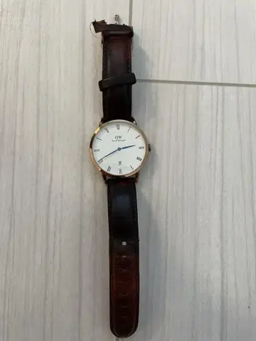 Daniel Wellington DW 화이트 브라운