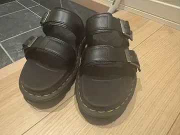 닥터마틴 샌들