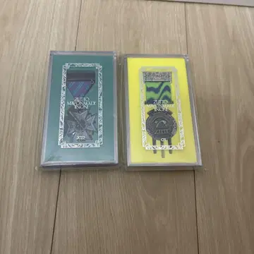 [미개봉 새상품] 계속 한밤중이면 좋을 텐데. 프리미엄 훈장 2개 세트
