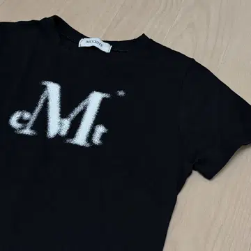 MUCENT 블랙 티셔츠 반팔