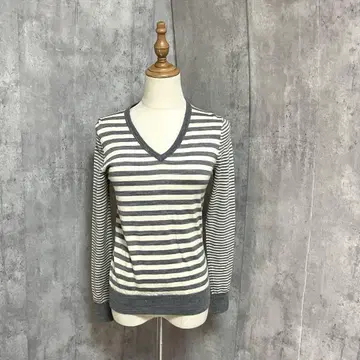 UNIQLO V넥 보더 울 니트 스웨터 심플