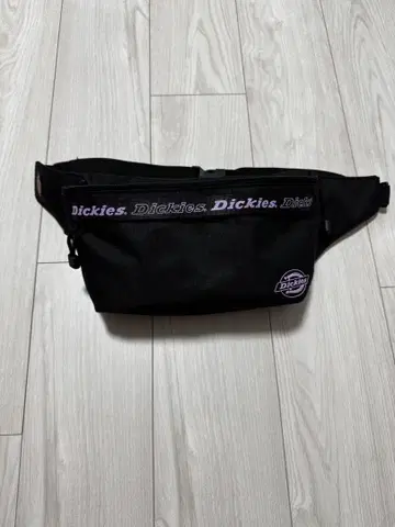 Dickies 바디백 블랙