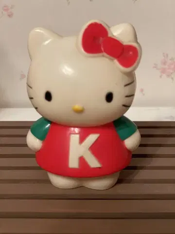 헬로키티 레트로 저금통 K 글자 포함