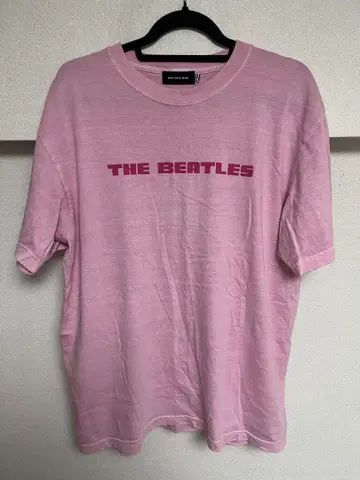 THE BEATLES 핑크 티셔츠