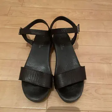 SHOE BIZ COPENHAGEN 블랙 스트랩 샌들 37