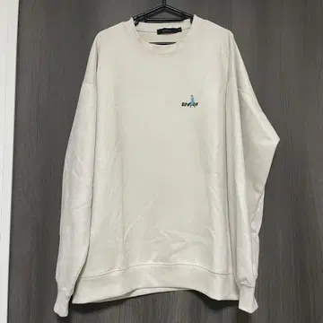 크림색 M 사이즈 맨투맨