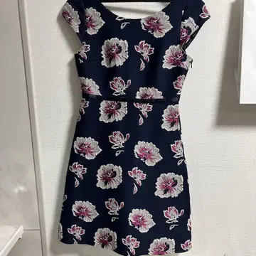 [JILLSTUART] 네이비 꽃무늬 반팔 원피스 가을