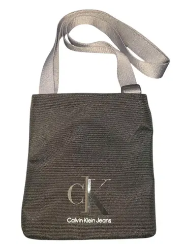 Calvin Klein Jeans 블랙 숄더백