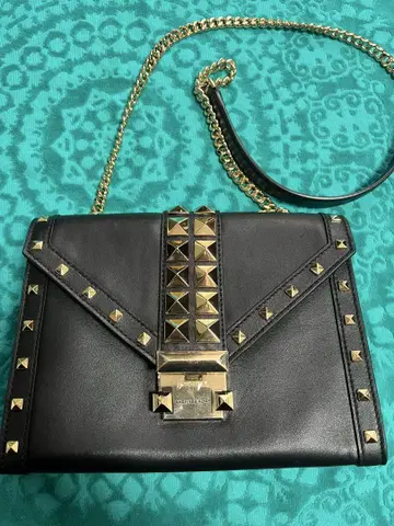 MICHAEL KORS 스터드 숄더백