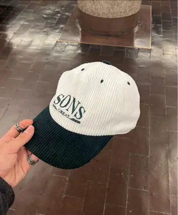 SONS 코듀로이 캡 화이트/다크 그린