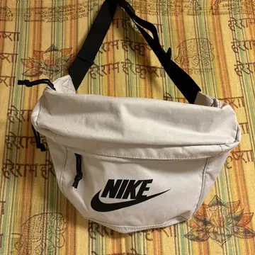 NIKE 컨디션 최상 바디백 베이지 로고