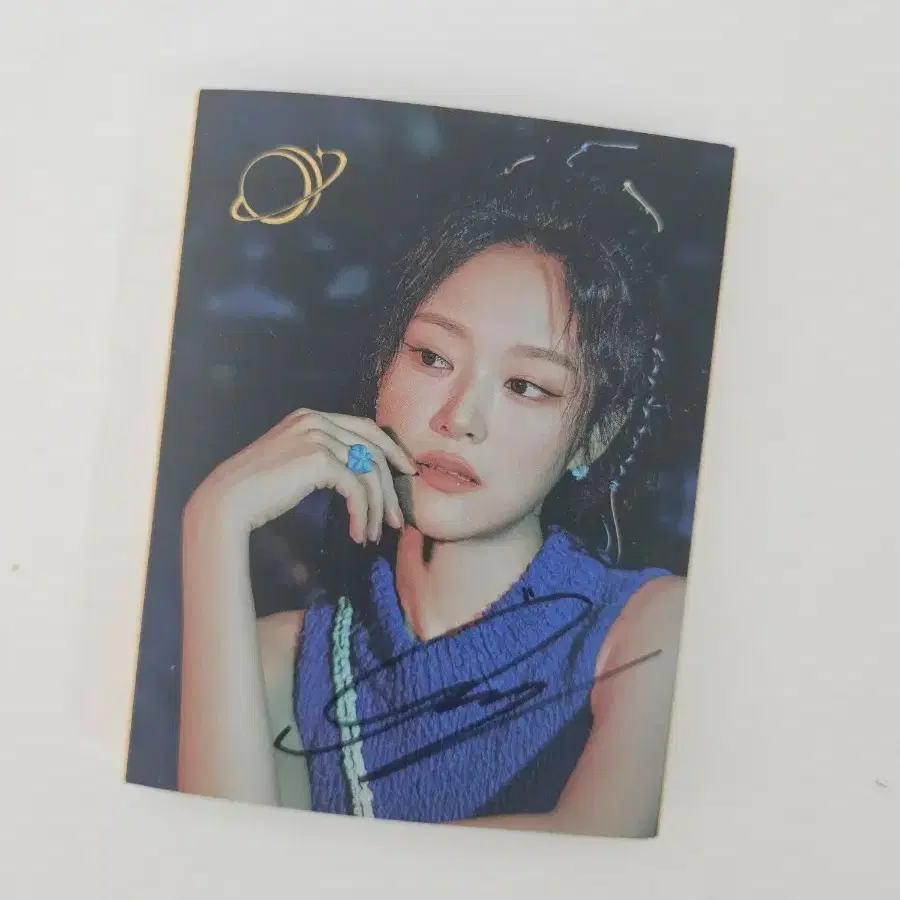 LOONA | 이달의소녀 Loossemble Loona Hyunjin Signed Album on