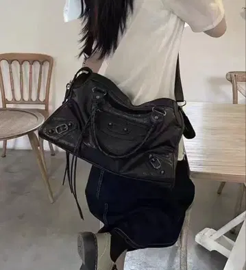 [ MEMECLE/메메쿠루 ] 인조 가죽 숄더백