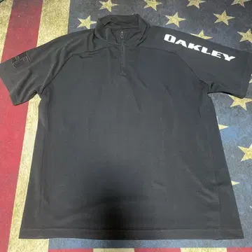 OAKLEY 블랙 하프 지퍼 셔츠