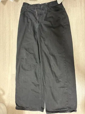 Lui's 블랙 데님 와이드 팬츠